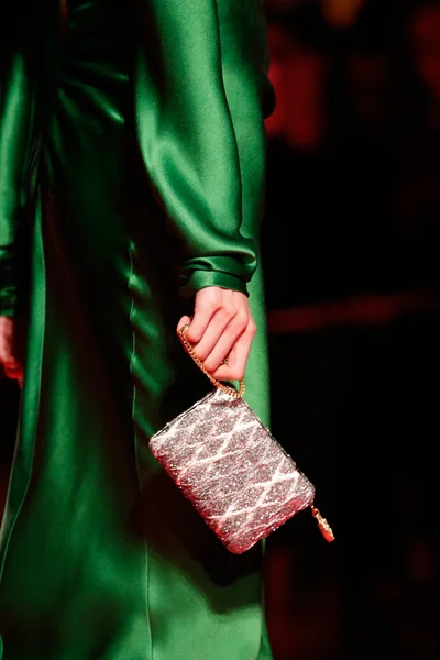 Look 32